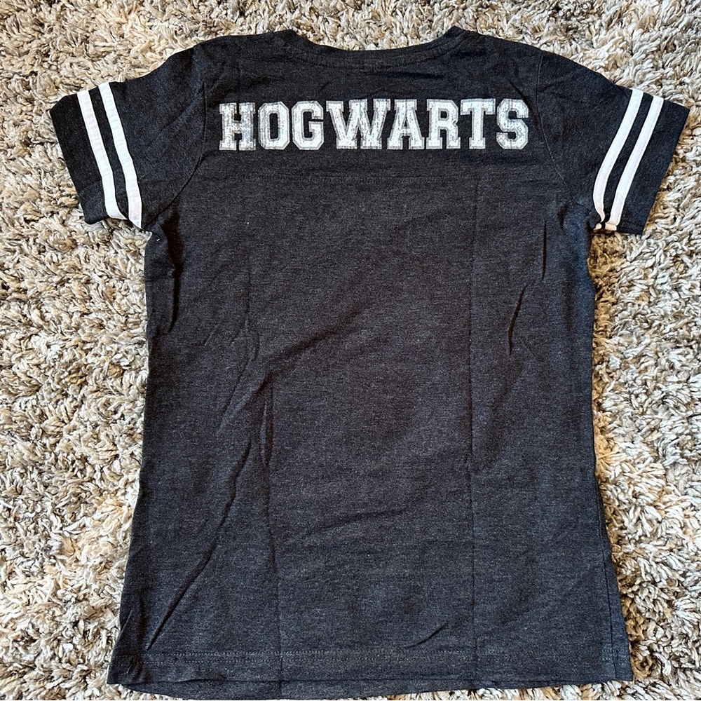 Universal Studios Harry Potter Hogwarts shirt - Picture 4 of 4